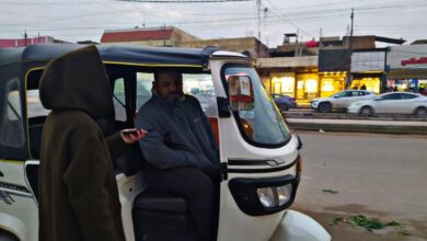 صورة الـ “تك تك” في بغداد.. عربة الفقراء وسيارة إسعاف المتظاهرين 