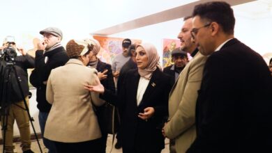 سيدة الملح، تعيل ثلاث عائلات من عملها وتضحك بعفوية حينما يسرقون ...